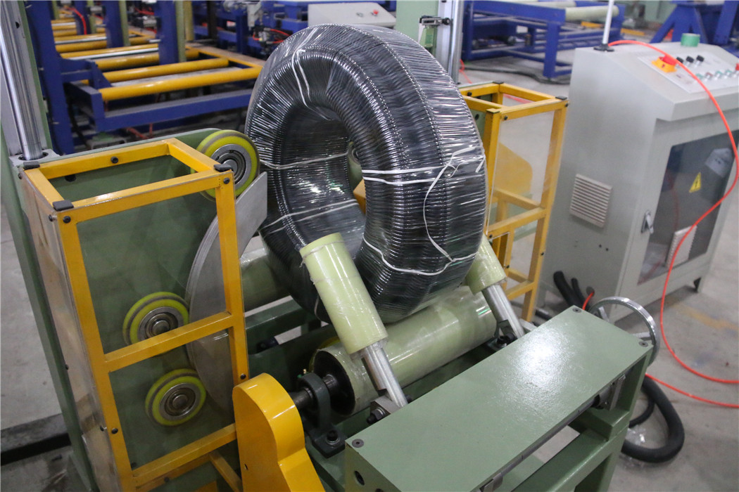 Customized Flexible Pipe Coil Stretch Wrapping Machine Vertical Type Bearing 100KG Coil